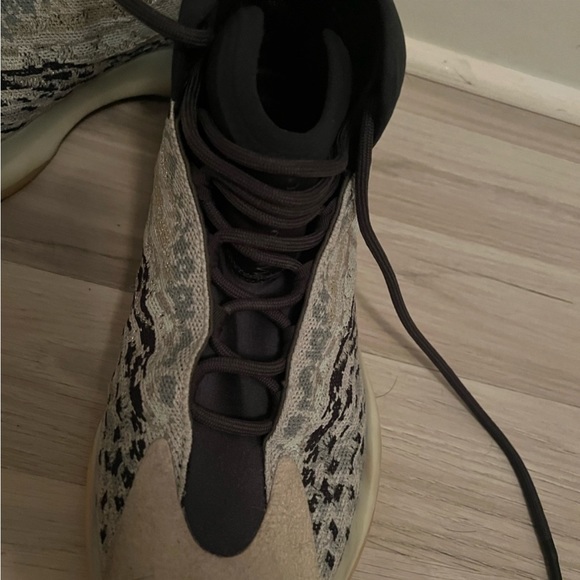 Men's Yeezy Quantum sea teal size 11 great condition rare…❤️(Traded)❤️ - Picture 9 of 10